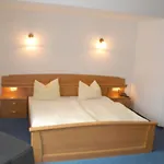 Hotel Am Rathaus Adii 3*