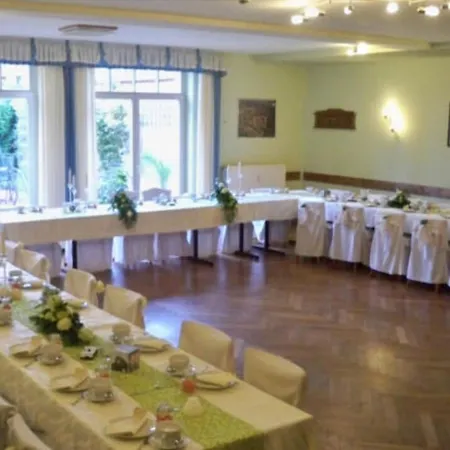 酒店 Am Rathaus Adii 3*