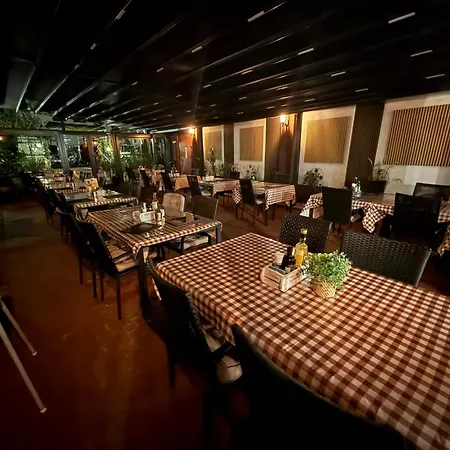 Am Rathaus Adii Hotel