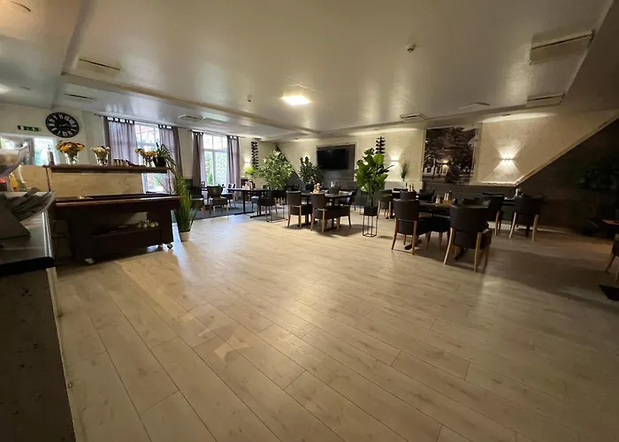 Am Rathaus Adii Hotell