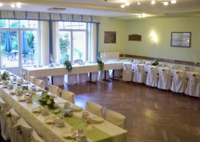 Hotell Am Rathaus Adii 3*