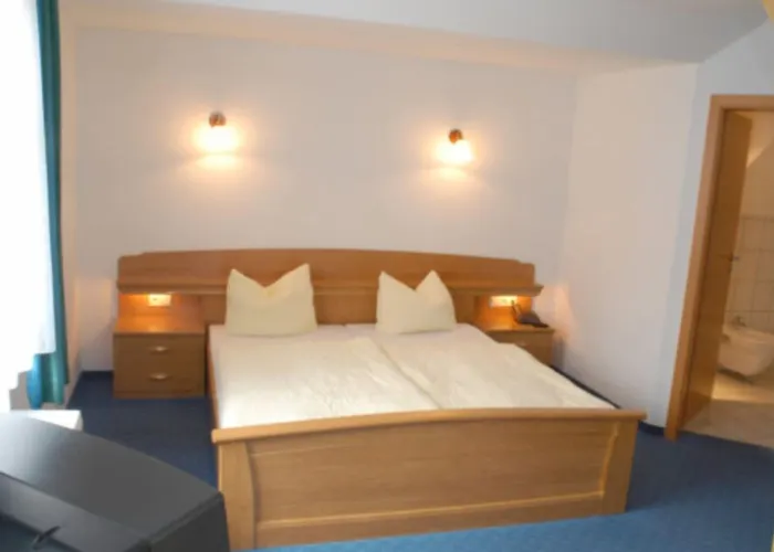 Hotell Am Rathaus Adii 3*